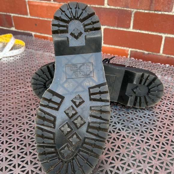 Doc Marten black  flowered lo tops, ladies size 9, Versatile Classic lace ups - Picture 11 of 12